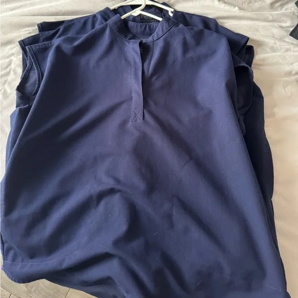 Figs Women's Navy Top - Picture 2 of 4